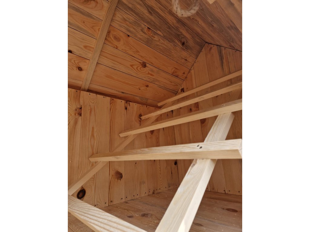 Vnitřní uspořádání kurníku Kurnikarna L
